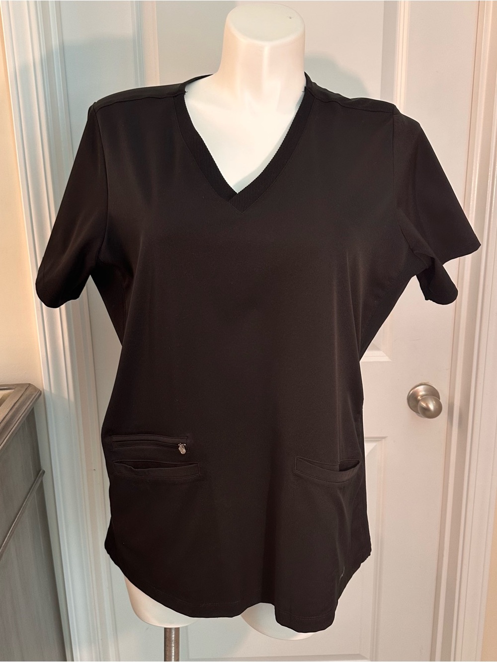 Healing Hands black scrub top. 1X scrub top. Black scrubs.